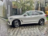 BMW X5 2021 года за 58 700 000 тг. в Алматы – фото 2