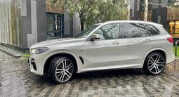 BMW X5 2021 года за 58 700 000 тг. в Алматы – фото 2
