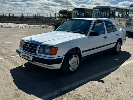 Mercedes-Benz E 200 1986 года за 1 200 000 тг. в Щучинск – фото 4