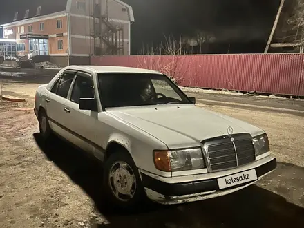 Mercedes-Benz E 200 1986 года за 1 200 000 тг. в Щучинск