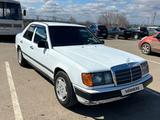 Mercedes-Benz E 200 1986 годаүшін1 200 000 тг. в Щучинск – фото 3