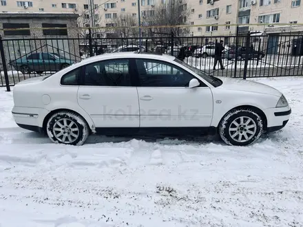 Volkswagen Passat 2001 года за 1 400 000 тг. в Актобе – фото 11