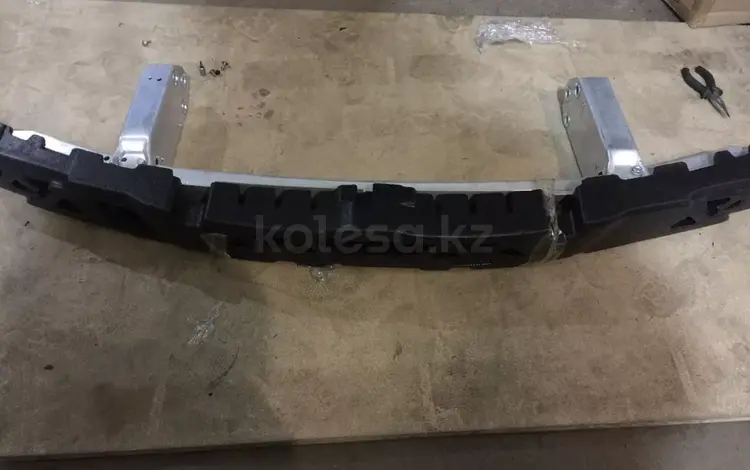 Усилитель переднего бампера на BMW 5-серии (F10) за 70 000 тг. в Алматы
