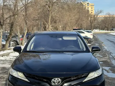 Toyota Camry 2018 года за 13 500 000 тг. в Алматы