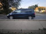 Volkswagen Sharan 2001 года за 2 650 000 тг. в Алматы – фото 2
