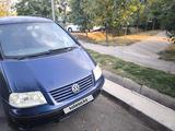 Volkswagen Sharan 2001 года за 2 650 000 тг. в Алматы – фото 4