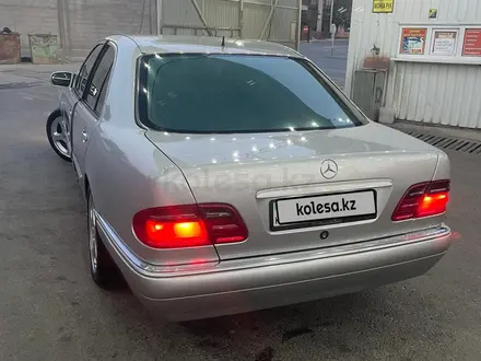 Mercedes-Benz E 320 1998 года за 4 600 000 тг. в Шымкент – фото 5