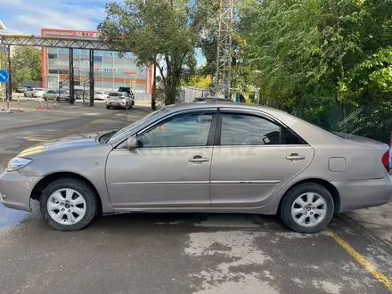 Toyota Camry 2003 года за 3 500 000 тг. в Уральск – фото 2