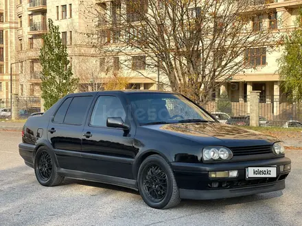 Volkswagen Vento 1994 года за 3 150 000 тг. в Алматы