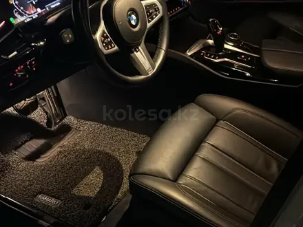 BMW 520 2022 года за 28 000 000 тг. в Астана – фото 2