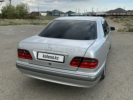 Mercedes-Benz E 280 2001 года за 4 300 000 тг. в Атырау – фото 3