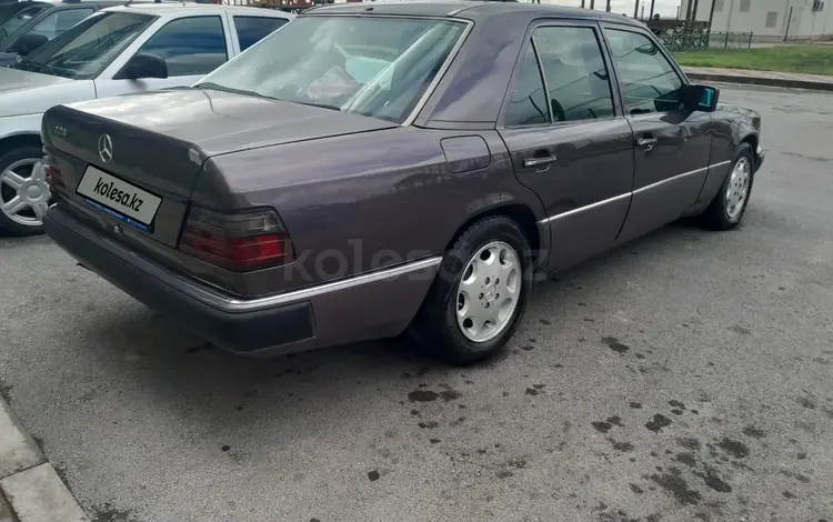 Mercedes-Benz E 220 1993 годаfor2 500 000 тг. в Шымкент