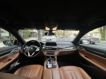 BMW 740 2016 года за 21 000 000 тг. в Алматы – фото 3