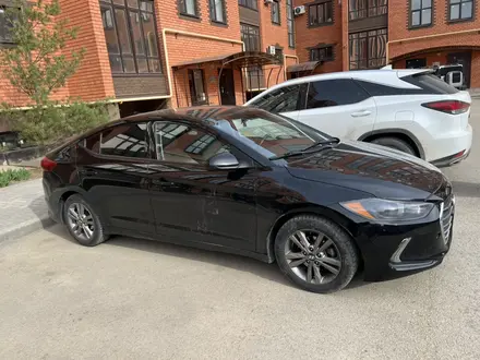Hyundai Elantra 2018 года за 4 900 000 тг. в Актобе – фото 3