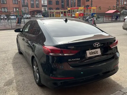 Hyundai Elantra 2018 года за 4 900 000 тг. в Актобе – фото 2