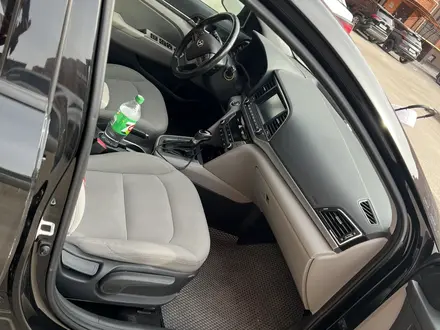 Hyundai Elantra 2018 года за 4 900 000 тг. в Актобе – фото 4