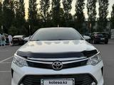 Toyota Camry 2015 года за 11 300 000 тг. в Алматы – фото 2