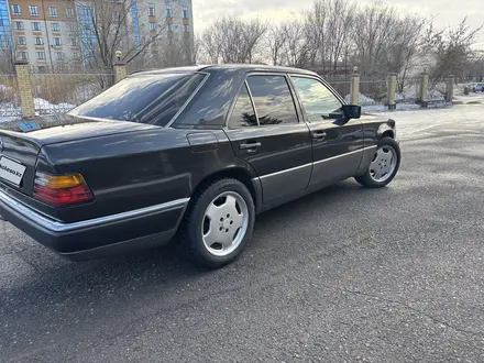 Mercedes-Benz E 220 1995 года за 2 700 000 тг. в Караганда – фото 4