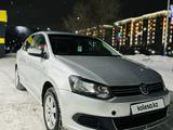 Volkswagen Polo 2012 годаfor3 400 000 тг. в Актобе – фото 2