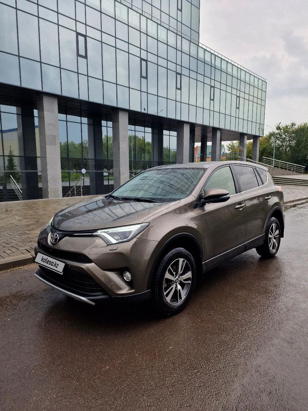 Toyota RAV4 2015 г.