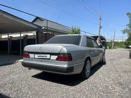 Mercedes-Benz E 230 1991 года за 2 555 000 тг. в Алматы – фото 4