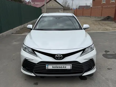 Toyota Camry 2021 года за 15 500 000 тг. в Атырау