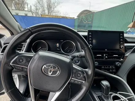 Toyota Camry 2021 года за 15 500 000 тг. в Атырау – фото 11