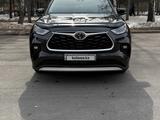 Toyota Highlander 2021 года за 22 900 000 тг. в Алматы