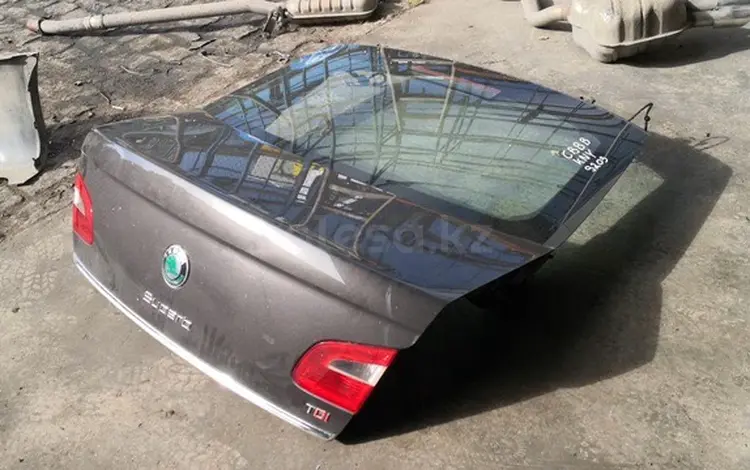 Крышка багажника за 12 000 тг. в Алматы