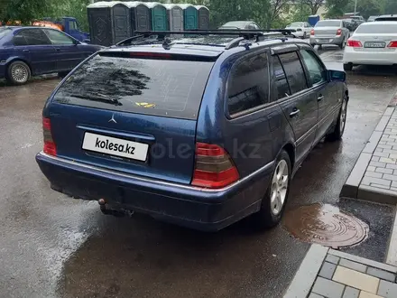 Mercedes-Benz C 200 2000 года за 2 700 000 тг. в Алматы