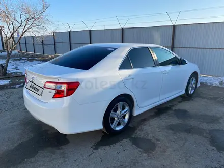 Toyota Camry 2013 года за 8 500 000 тг. в Атырау