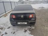 Volkswagen Passat 2007 года за 1 750 000 тг. в Атырау – фото 4