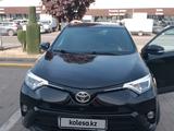 Toyota RAV4 2018 года за 13 300 000 тг. в Алматы