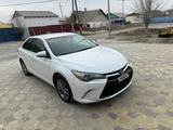 Toyota Camry 2015 года за 6 800 000 тг. в Атырау – фото 2