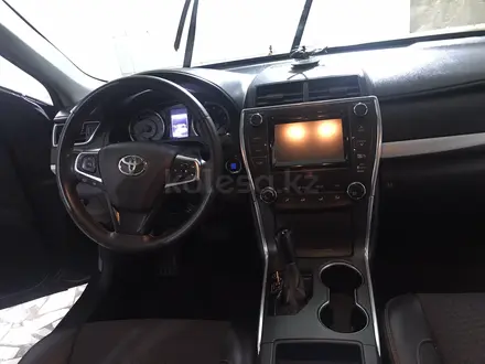 Toyota Camry 2015 года за 6 980 000 тг. в Актау – фото 2