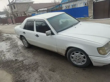 Mercedes-Benz E 220 1993 года за 1 800 000 тг. в Кордай