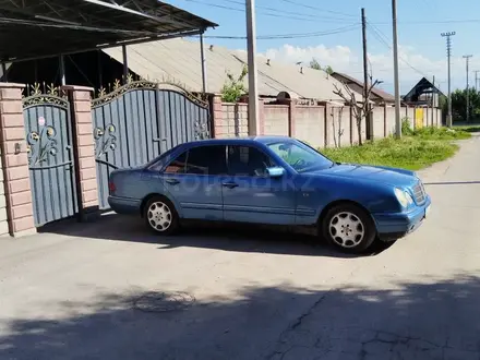 Mercedes-Benz E 230 1997 года за 3 100 000 тг. в Алматы – фото 9