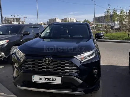 Toyota RAV4 2021 года за 14 500 000 тг. в Астана