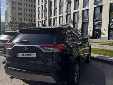 Toyota RAV4 2021 года за 14 500 000 тг. в Астана – фото 3