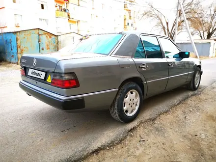 Mercedes-Benz E 280 1993 года за 2 350 000 тг. в Кызылорда – фото 2