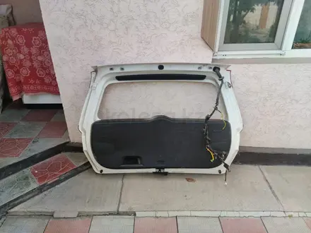 KIA Soul крышка багажника за 120 000 тг. в Алматы – фото 3