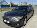 Toyota Camry 2010 года за 7 700 000 тг. в Атырау – фото 2