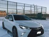 Toyota Camry 2015 года за 10 800 000 тг. в Атырау – фото 2