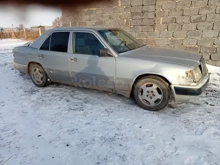 Mercedes-Benz E 200 1986 года за 500 000 тг. в Караганда – фото 2