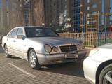 Mercedes-Benz E 230 1997 года за 2 000 000 тг. в Актобе – фото 3