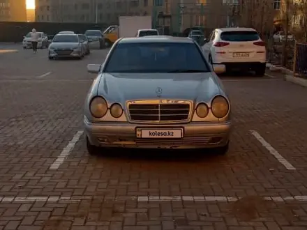 Mercedes-Benz E 230 1997 года за 2 000 000 тг. в Актобе – фото 4