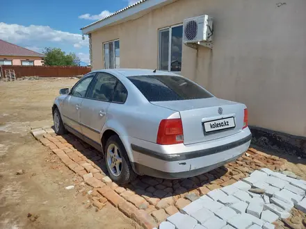 Volkswagen Passat 1997 года за 1 700 000 тг. в Атырау – фото 4