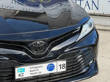 Toyota Camry 2019 года за 13 890 000 тг. в Семей – фото 2