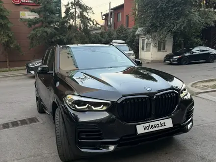 BMW X5 2022 года за 34 500 000 тг. в Алматы – фото 3