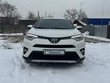 Toyota RAV4 2017 года за 13 200 000 тг. в Алматы – фото 2